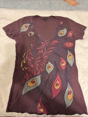 Women's Truly Madly Deeply Plum V-Neck Peacock Graphic Tee, Sz S